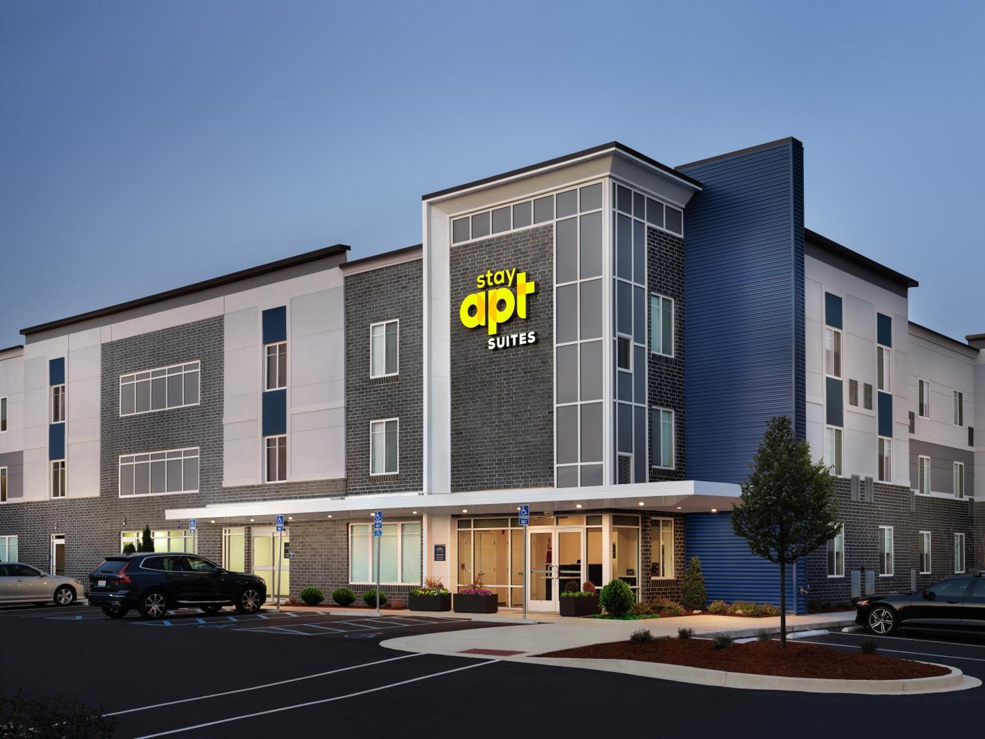 Stayapt Suites Columbus-Fort Benning Exterior foto